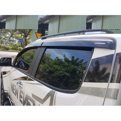 Vè che mưa màu đen cao cấp cho xe Chevrolet Colorado