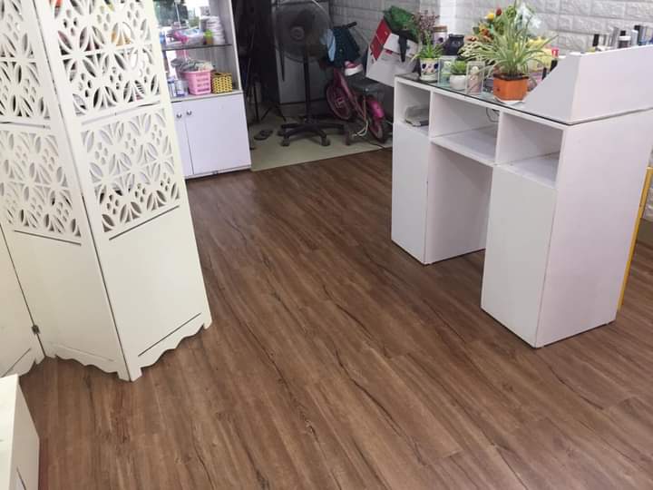 sét 36 miếng sàn nhựa keo sẵn tự bóc dán