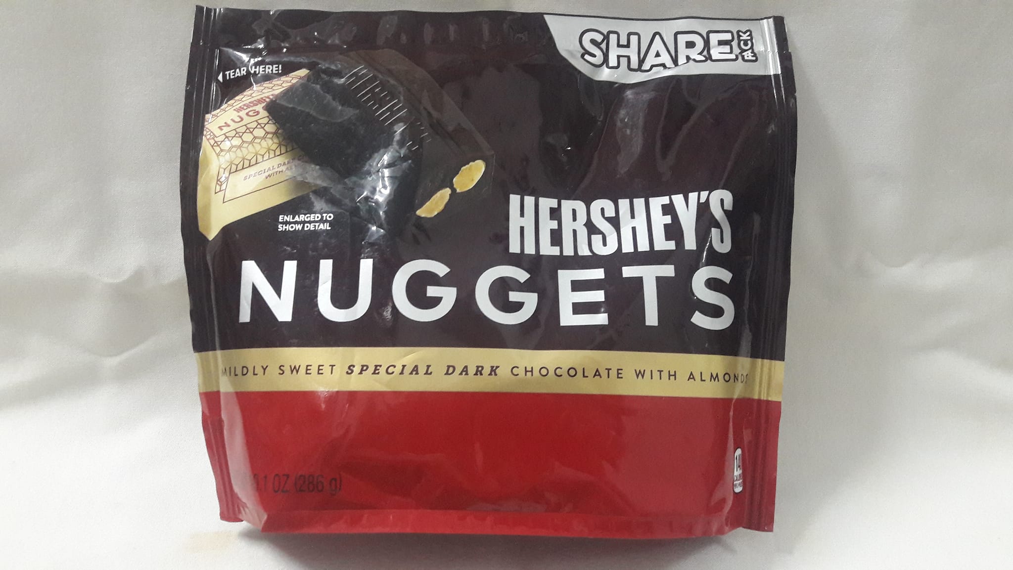 Socola Hershey's Nuggets Special Dark with Almonds - Mỹ (286g)