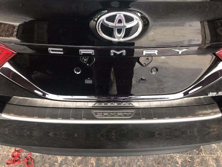 ỐP CHỐNG TRẦY CỐP NGOÀI INOX THEO XE TOYOTA CAMRY 2019