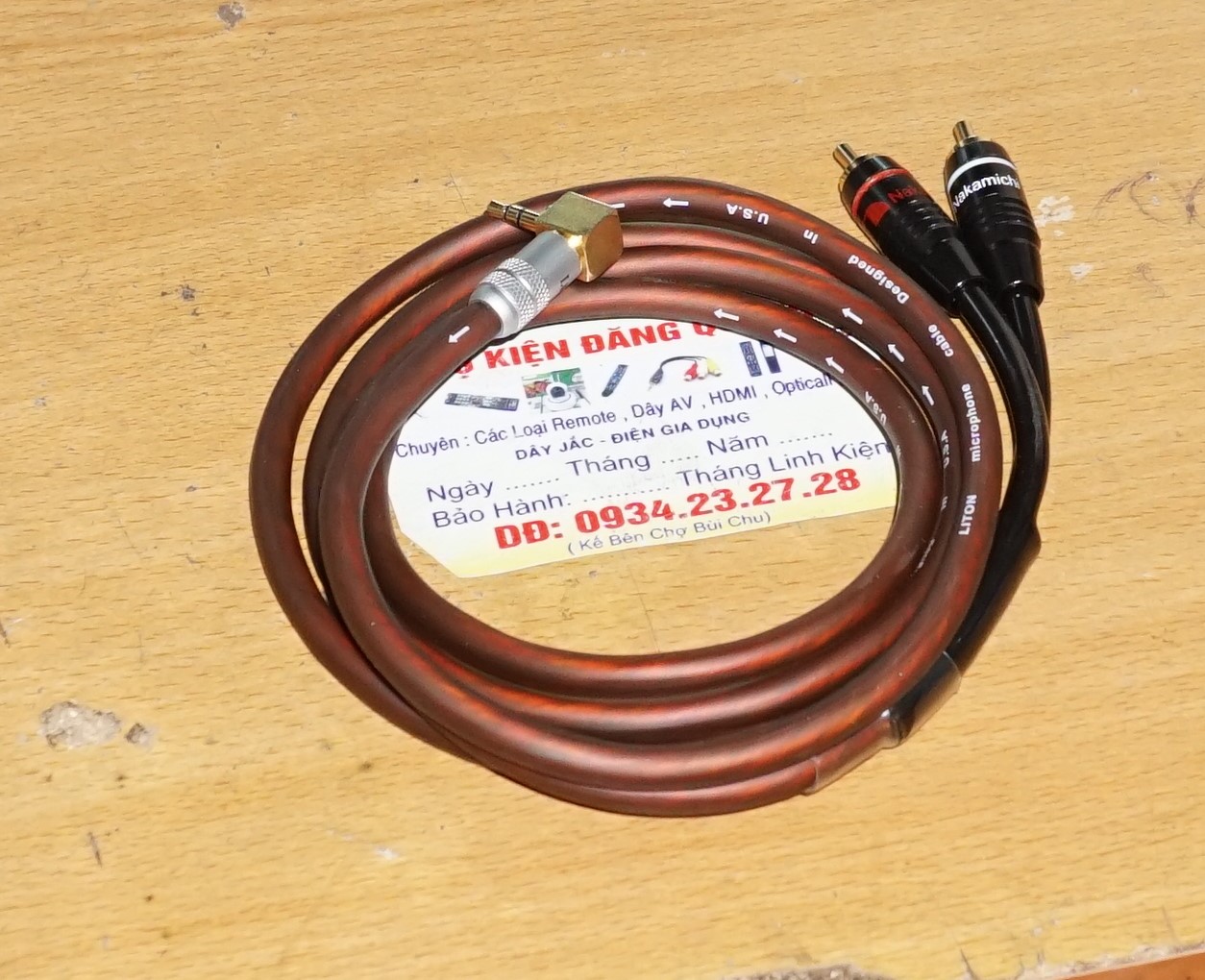 Dây 3.5 ra 2 hoa sen LiTon dài 1.5m ( điện thoại , máy tính ... cắm xuống âm ly )