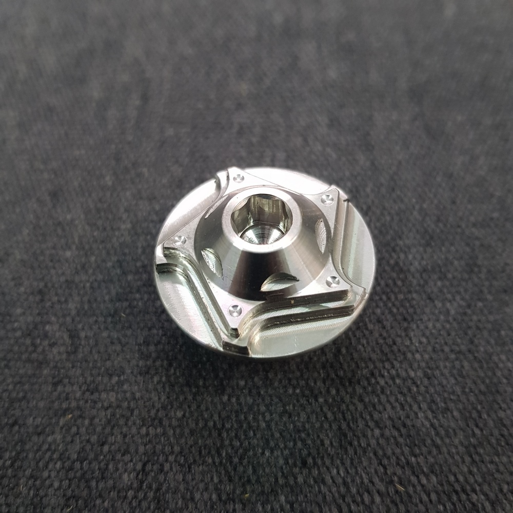 [TẠO ĐIỂM NHẤN] Ốc nắp nhớt INOX kiểu phi tiêu xoáy 2 tầng gắn các dòng xe HONDA YAMAHA (màu inox)