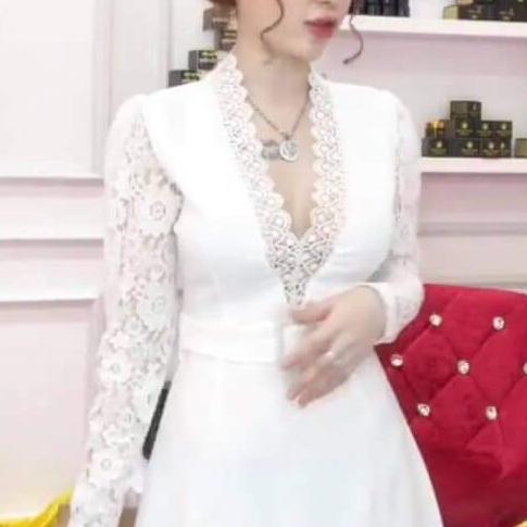 đầm body cổ V tay phối ren