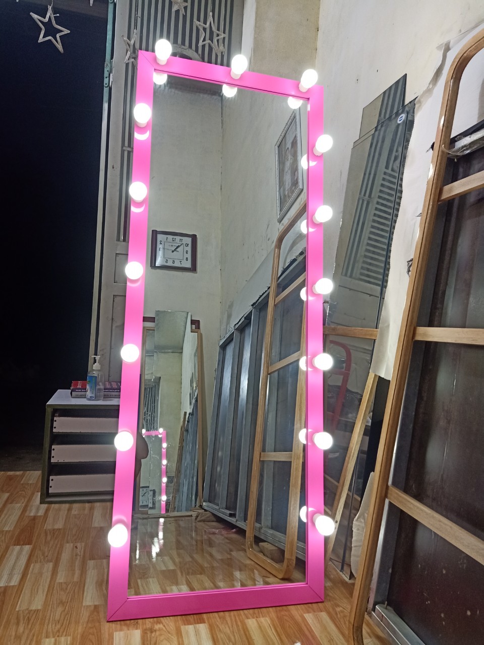 Gương đèn led 60x160cm viền hồng