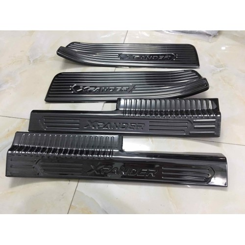Bộ 4 ôp bậc cửa trong Xpander 2018 - 2023 Mẫu Titan, cao cấp giúp Trang Trí Chống Xước Xe Hiệu Quả, Có Sẵn Keo 2 Mặt Siêu Dính, Lắp Đặt Dễ Dàng Tại Nhà