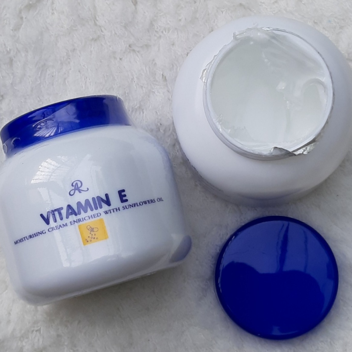 Kem sữa dưỡng trắng da body Vitamin E 200ml Thái Lan