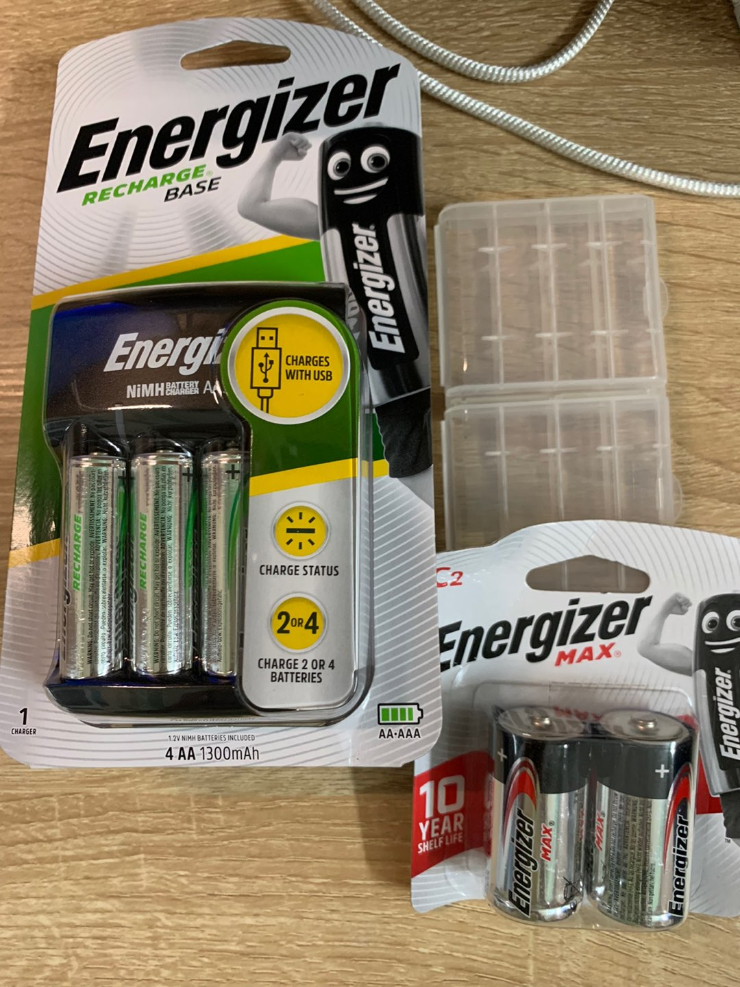 Máy sạc pin kèm 4 pin AA 1300mah / 2000mah Energizer