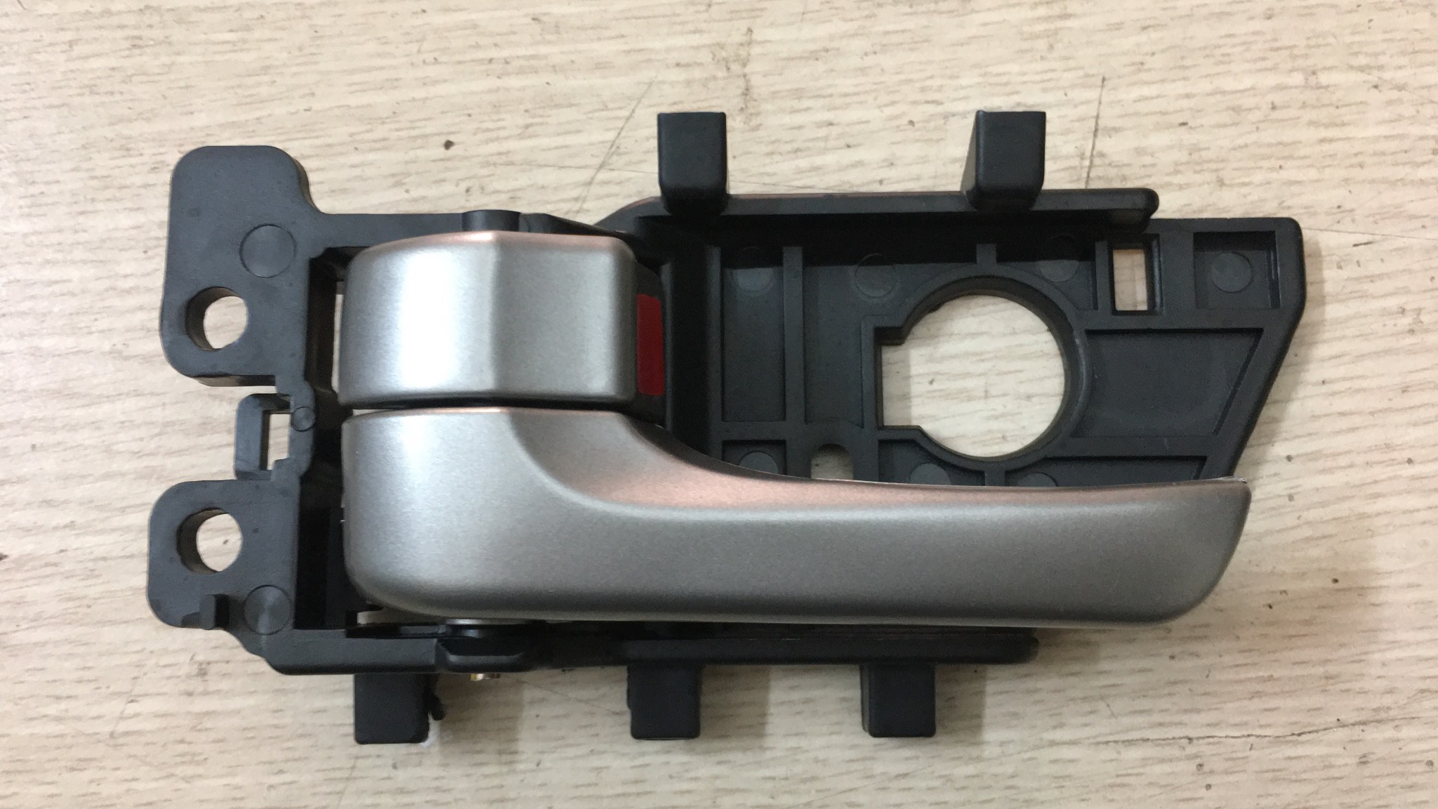 Tay mở cửa trong Kia Forte 09-