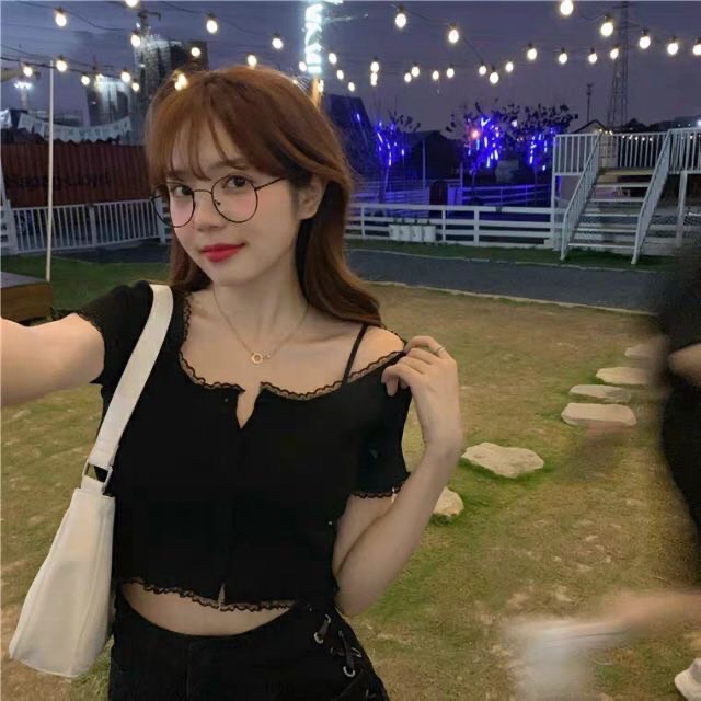 Áo croptop ren tay ngắn nút giả viền ren chất thun gân 2023 House