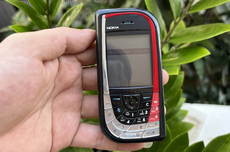 Điện thoại cổ NOKIA 7610 (CHIẾC LÁ LỚN) ĐỘC ĐÁO – TẶNG PIN SẠC