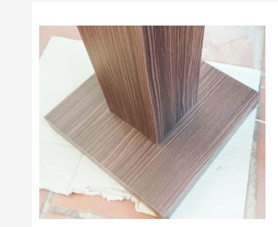Một chiếc kệ loa, giá loa cao 35 - 40cm