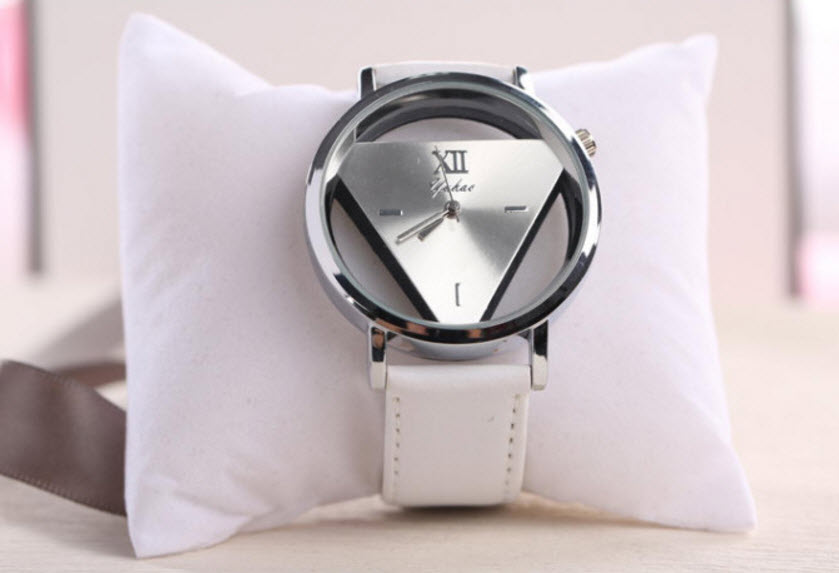 (Extra gift 1 tablets battery worth 20K) clock male face motifs triangle