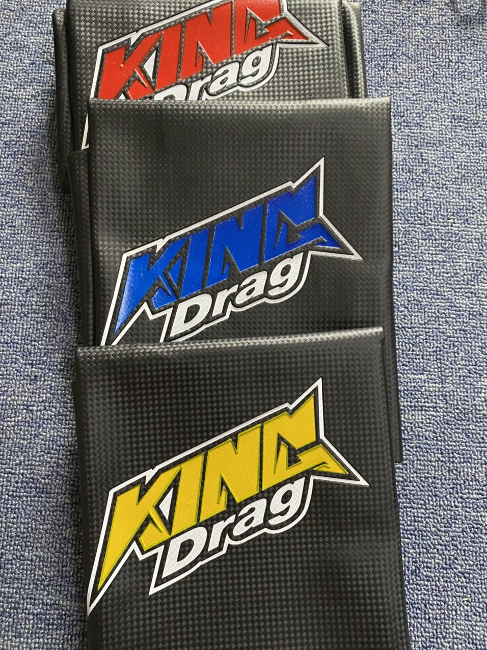Da yên king drag chữ nhỏ carbon- hàng săn sale