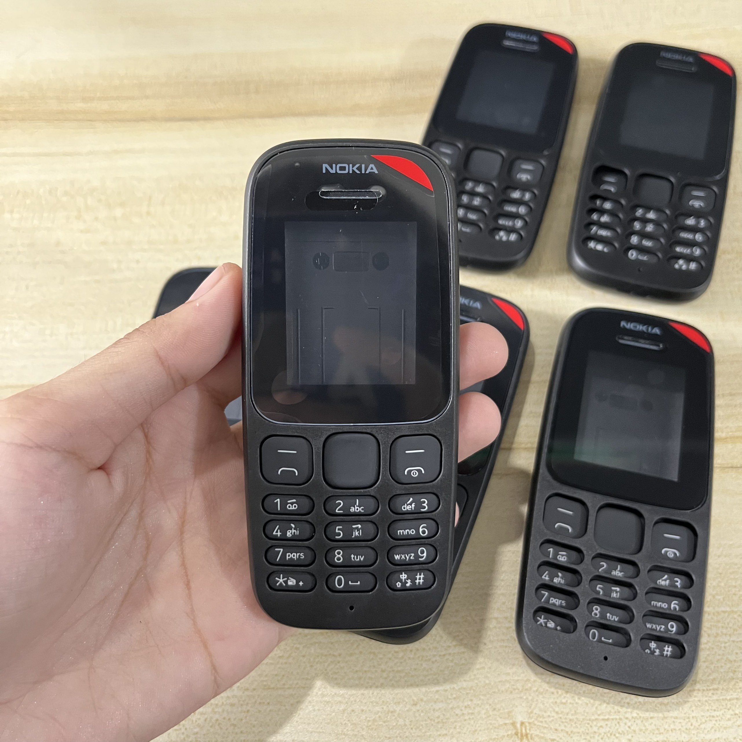 Vỏ thay thế cho nokia 105 đời 2017 và 2019 có kèm bàn phím