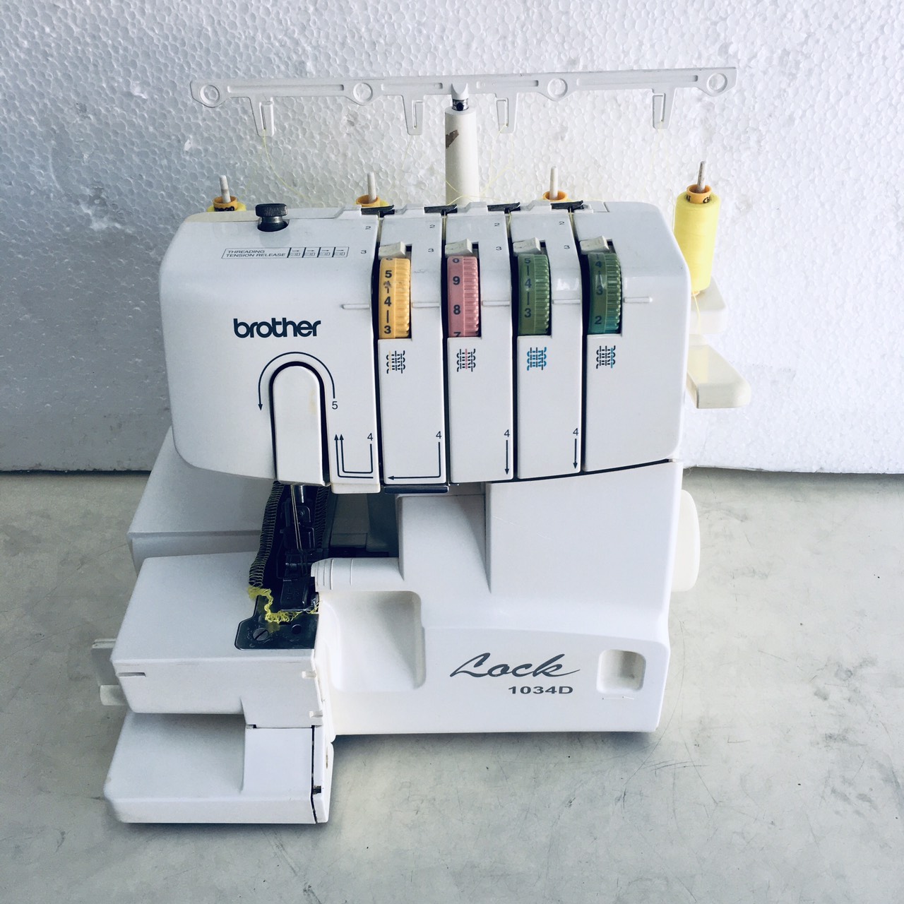 MÁY VẮT SỔ CHẬP BROTHER 2 kim 4 chỉ LIKENEW