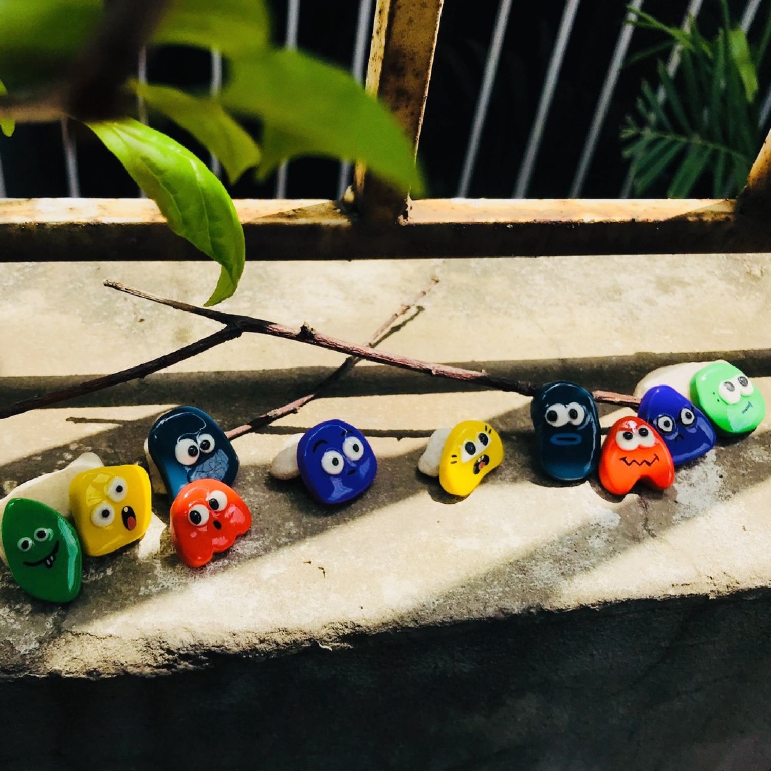 Pin/Ghim cài áo đất sét mặt emoji/emotion hài hước