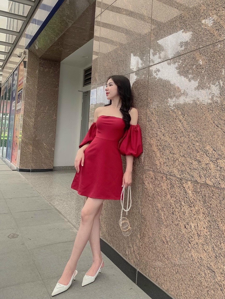 Đầm đỏ cúp ngực rớt vai tay phồng