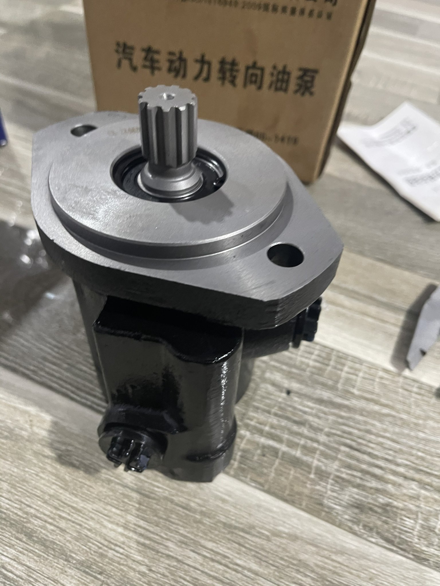 Sản phẩm gia đình làm: bơm lái hoàng huy 3967541 - 1422r/617 - 3 mộc