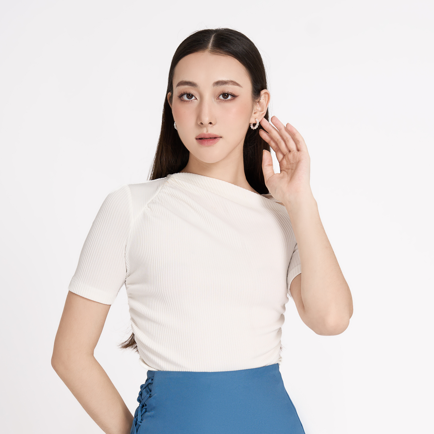 Áo ôm thun gân kiểu lệch cổ Maybi