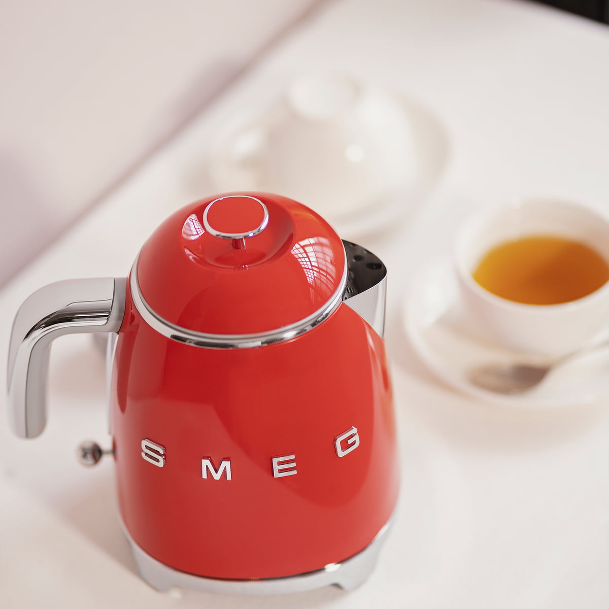 Ấm siêu tốc SMEG KLF05 mini 0,8 lit