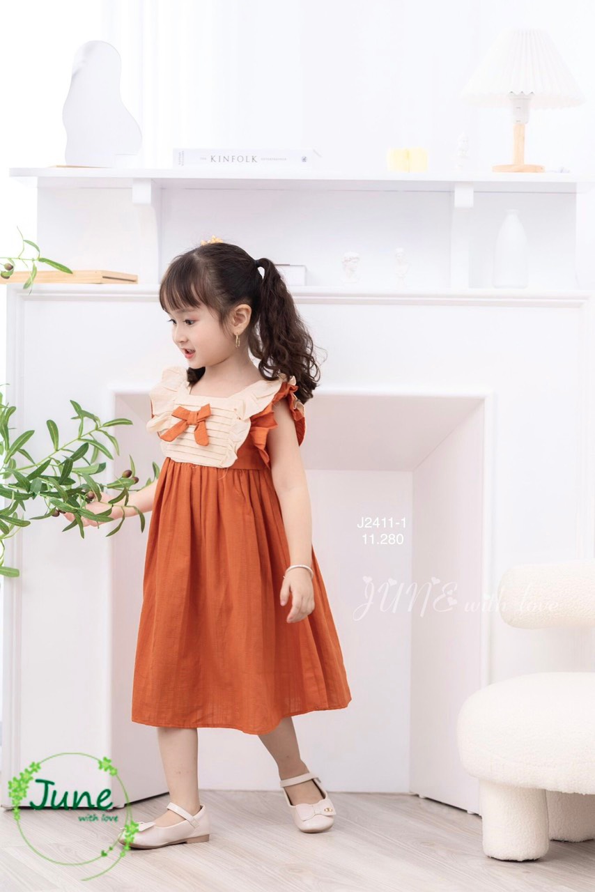 [NEW ARRIVAL]  ĐẦM BÉ GÁI BÈO XẾP LY Ở NGỰC CỰC SANG