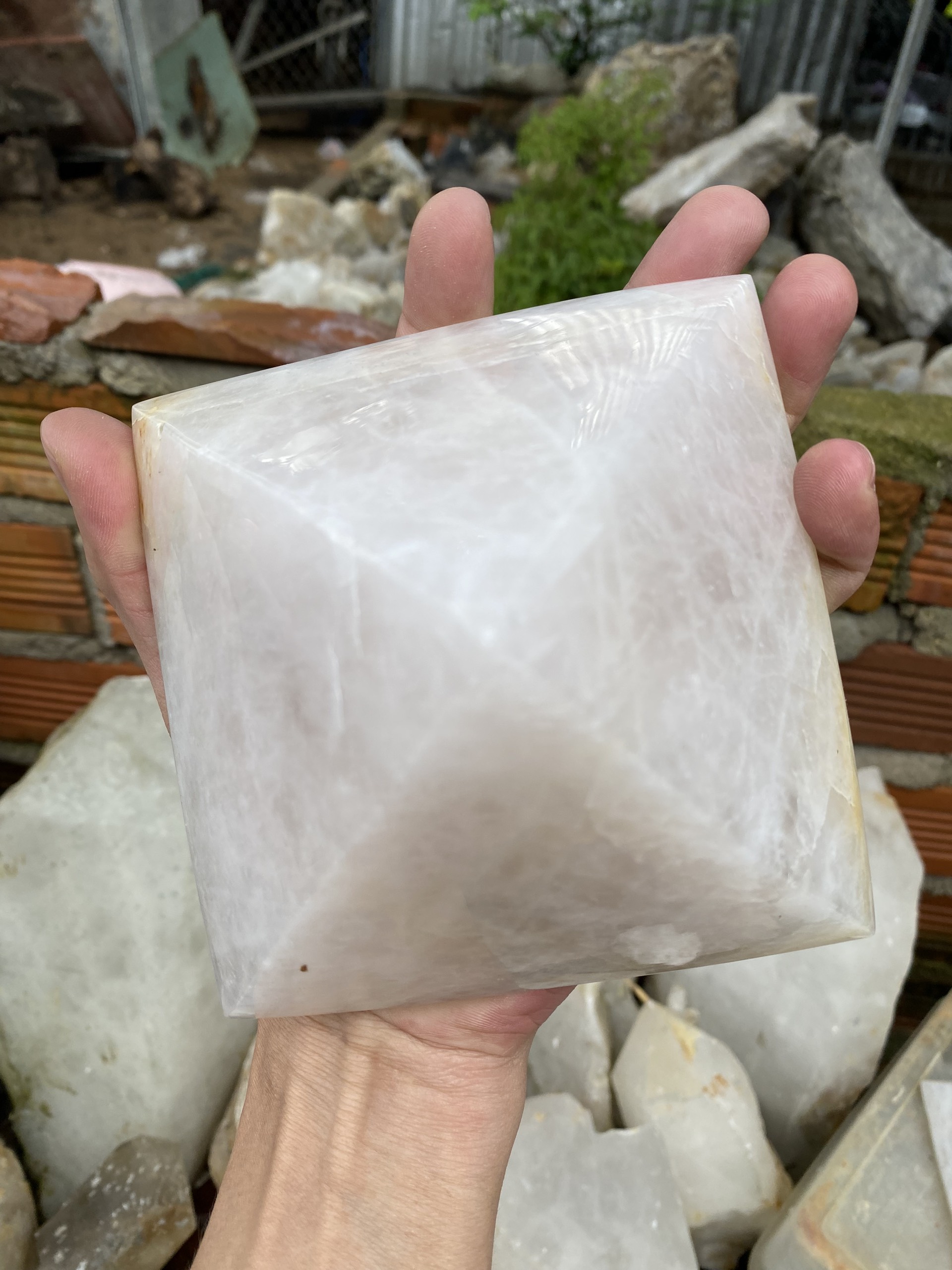 1 pc Vietnamese genuine rose quartz pyramid for home decoration