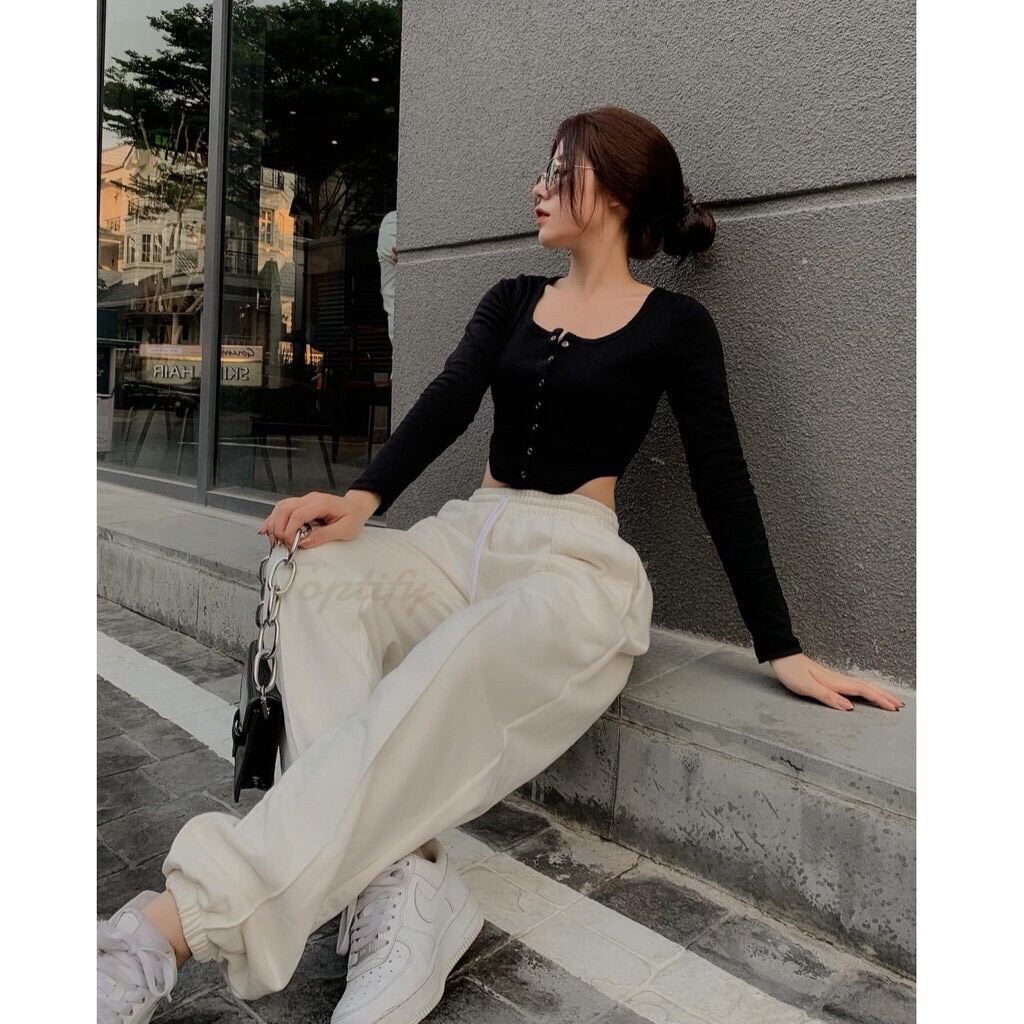 Áo croptop gân tay dài gài nút khoét eo