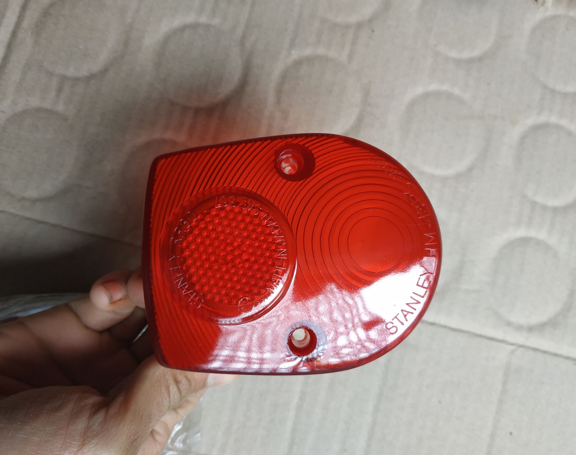 bộ nắp hậu đế đèn lái stop xe cup 81