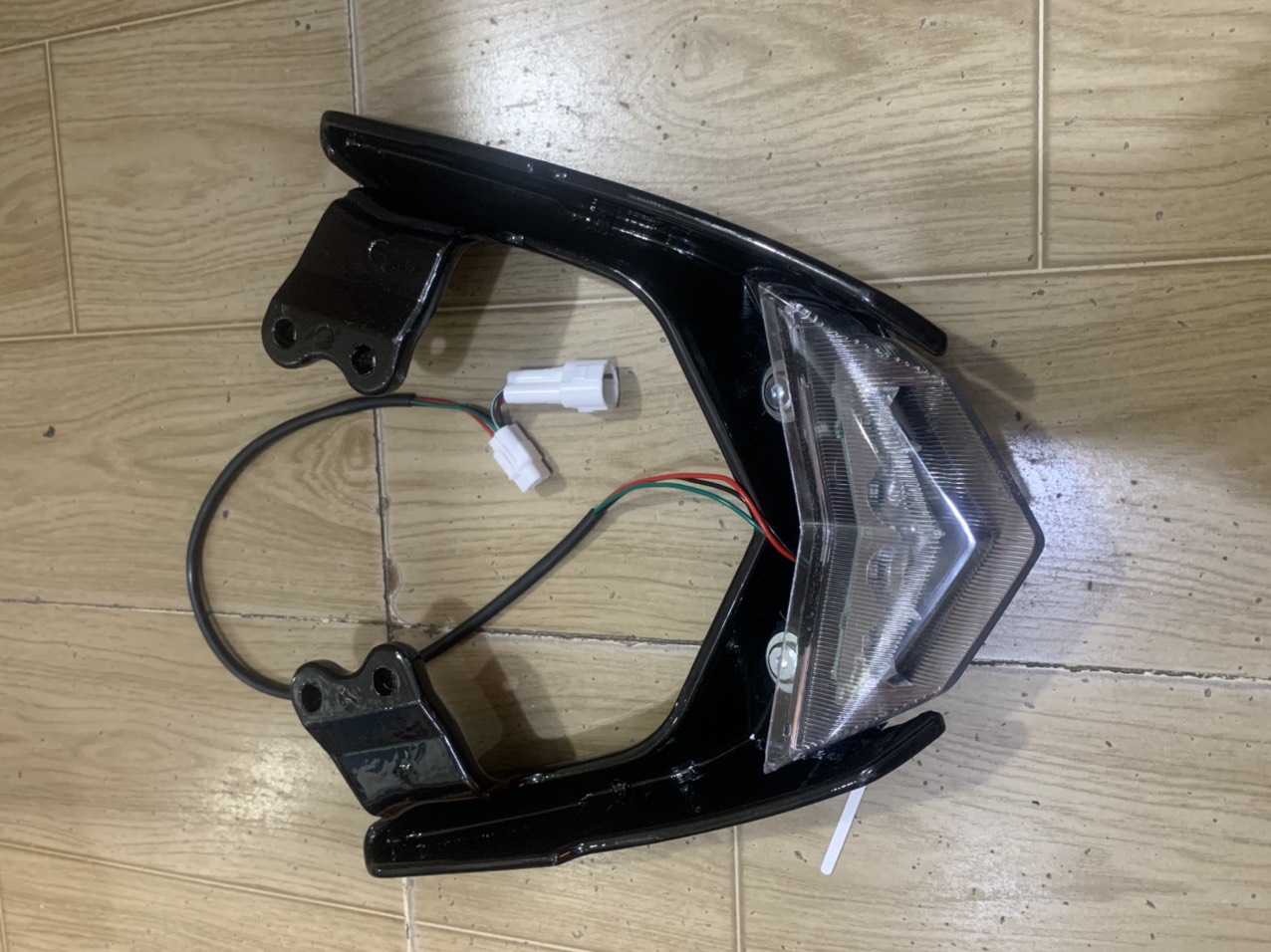 Cảng sau xe EXCITER 150 có đèn