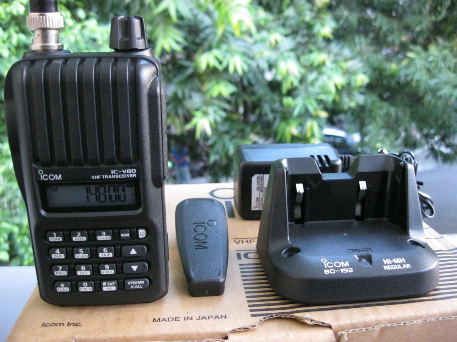 Bộ đàm cầm tay ICOM IC-V80 ( Pin  2000 mAh)