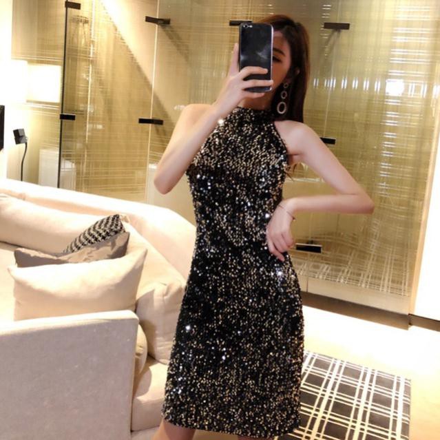 V&aacute;y kim sa cổ yếm