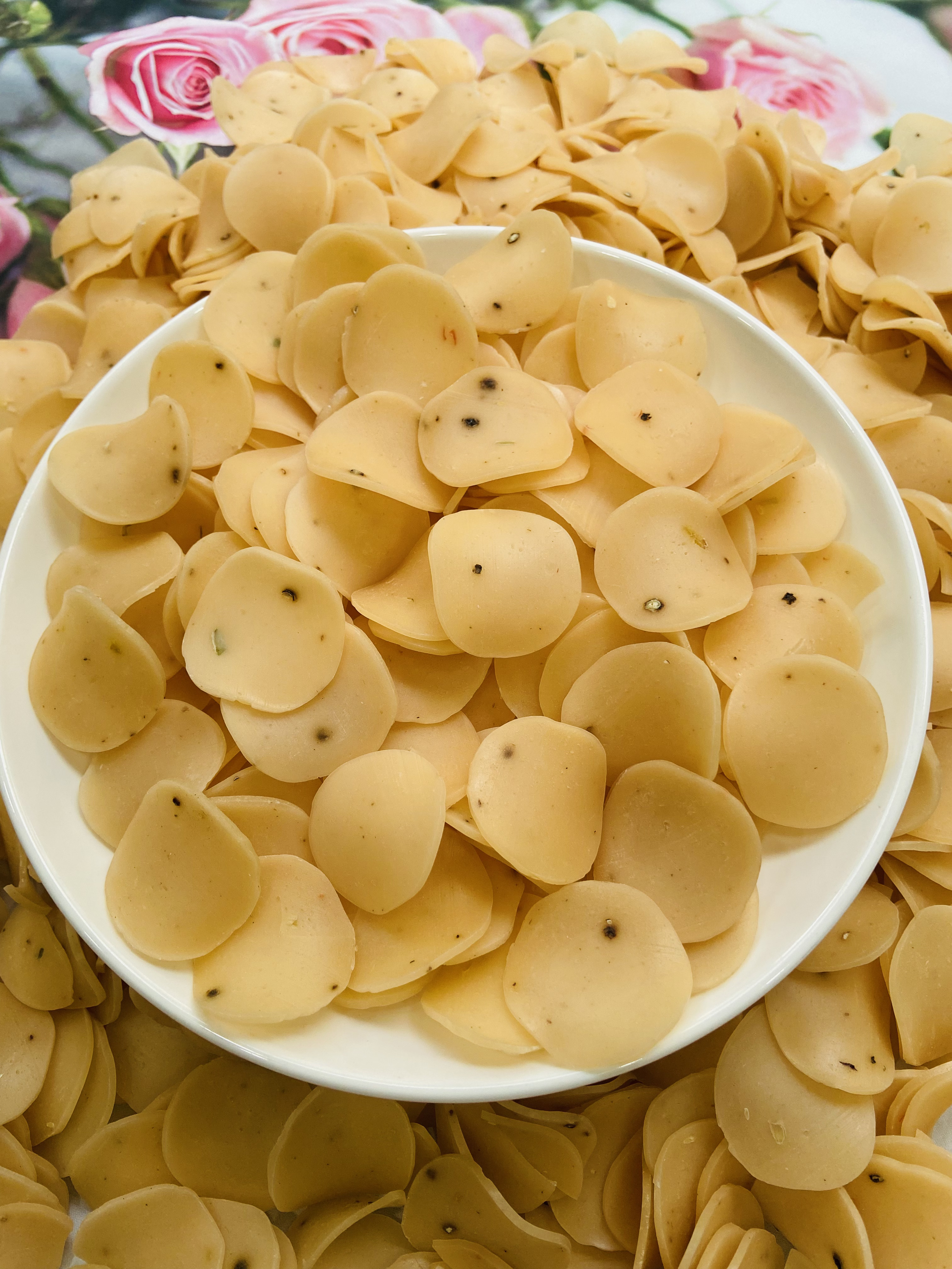 Bánh phồng tôm tiêu đặc sản Sa Đéc