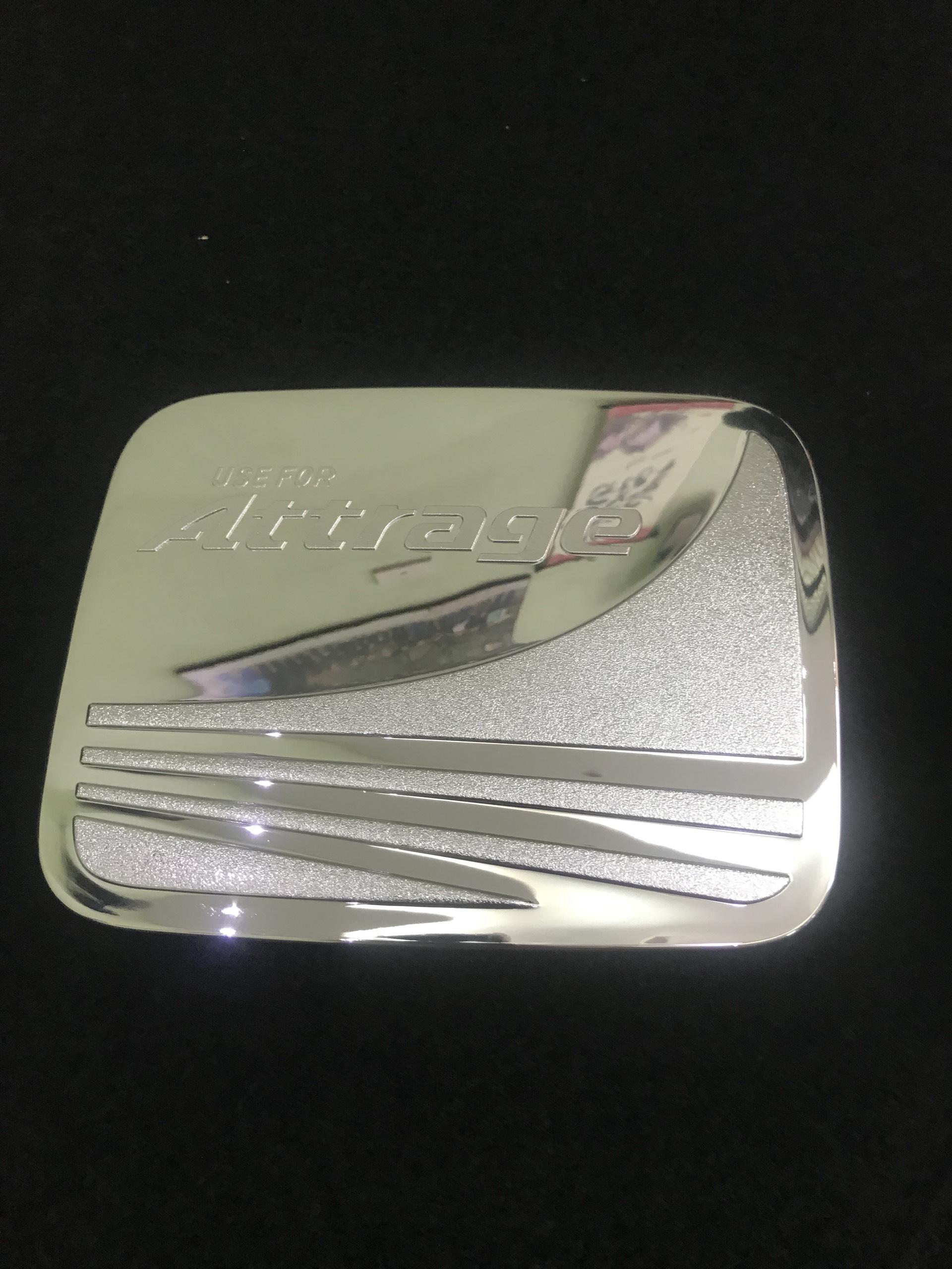 Ốp nắp bình xăng mạ crom xe Mitsubishi Attrage 2015-2023