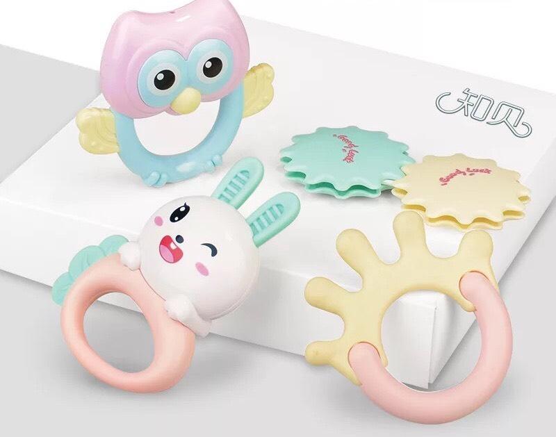 Bộ đồ chơi 4 món kèm trống lắc thỏ cho bé