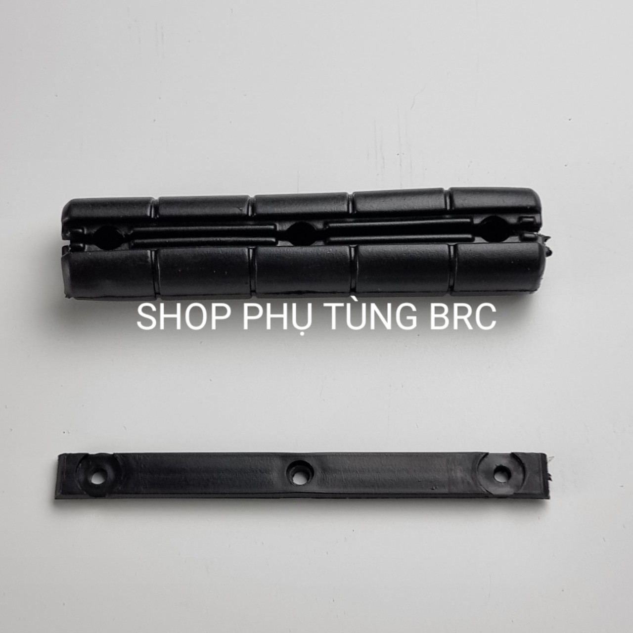 Cao su quai yên sau xe DREAM II ( SL: 1 cục cao su lắp vào quai yên xe DREAM II )