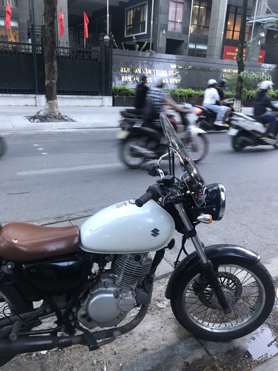 Kính chắn gió xe máy Suzuki 125