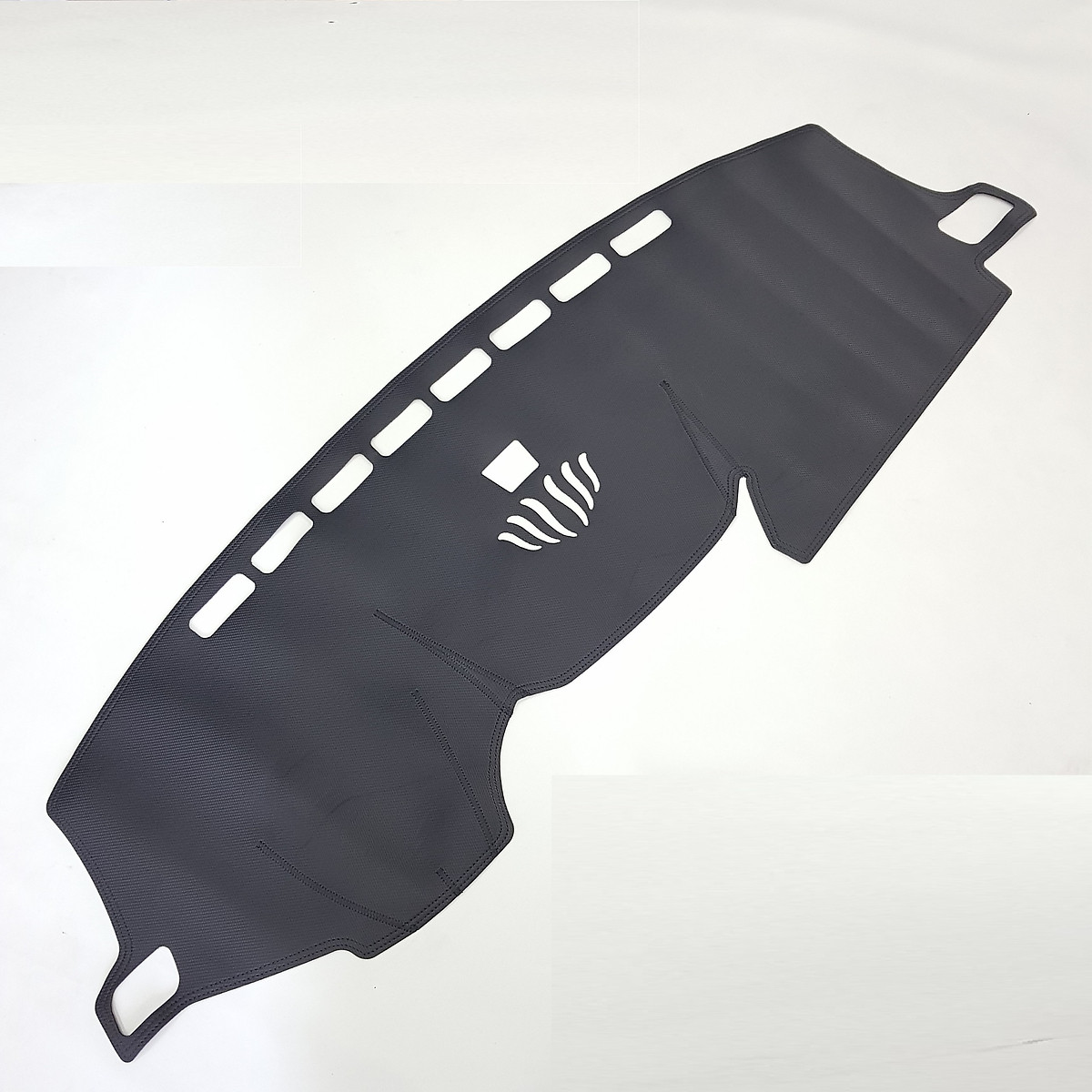 Thảm taplo da carbon xe Honda CRV 2013 đến 2021 có chống trượt, thiết kế 3D vừa in form xe, giúp che nắng bảo vệ taplo, tạo thẩm mỹ cho xe của bạn