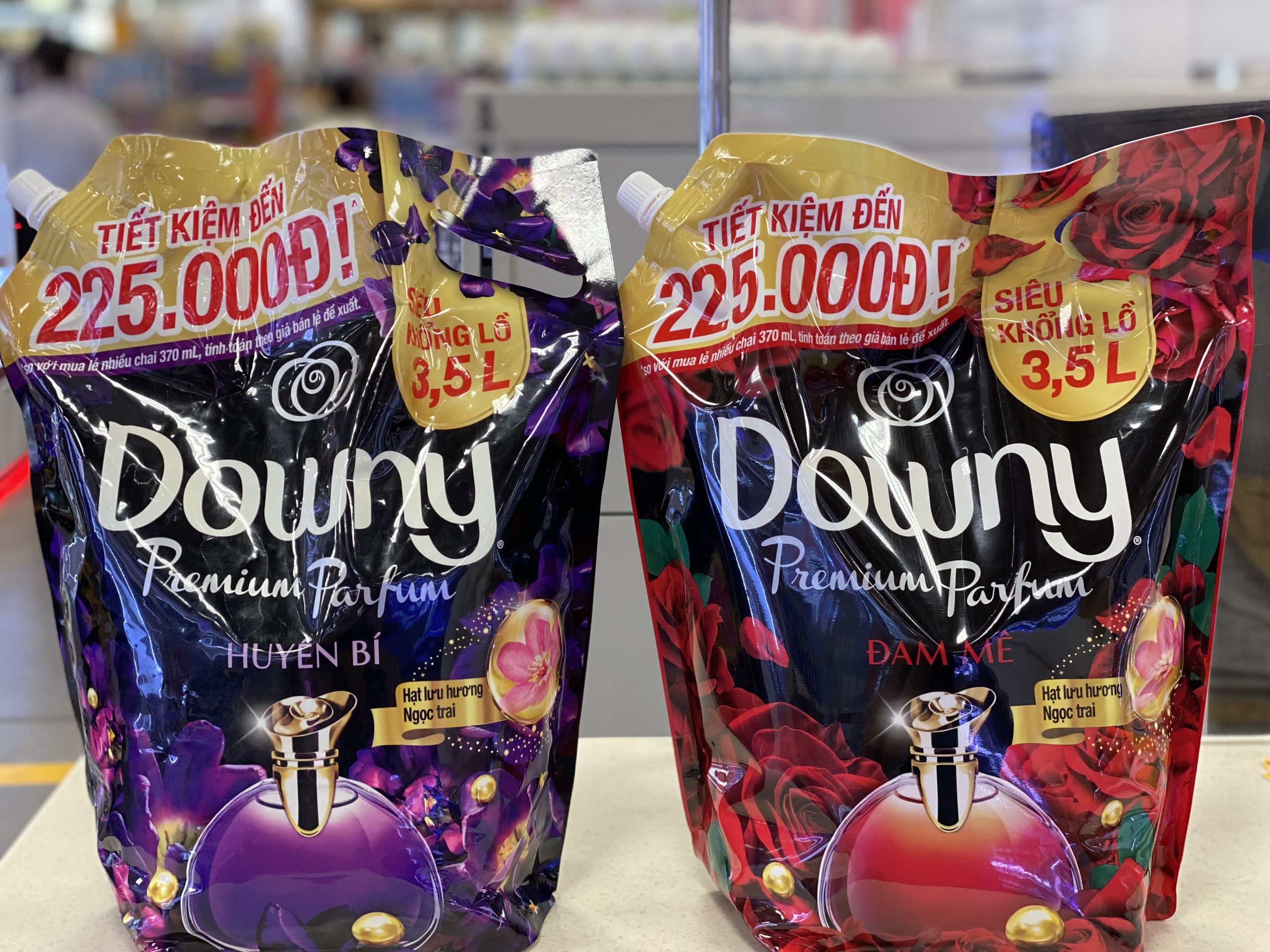 Nước xả vải Downy Premium Parfum Đam mê 3L (túi)