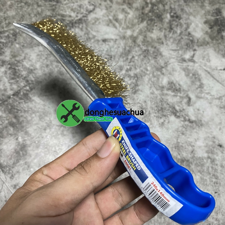 Bàn chải sắt C-mart E0001 màu xanh