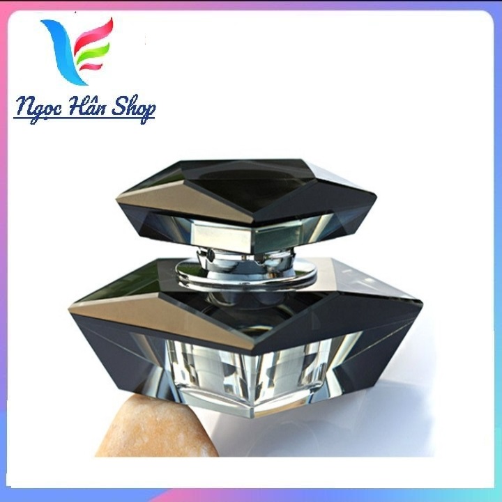 Lọ nước hoa pha lê trang trí taplo ô tô xe hơi 3 màu sang trọng kèm nước hoa