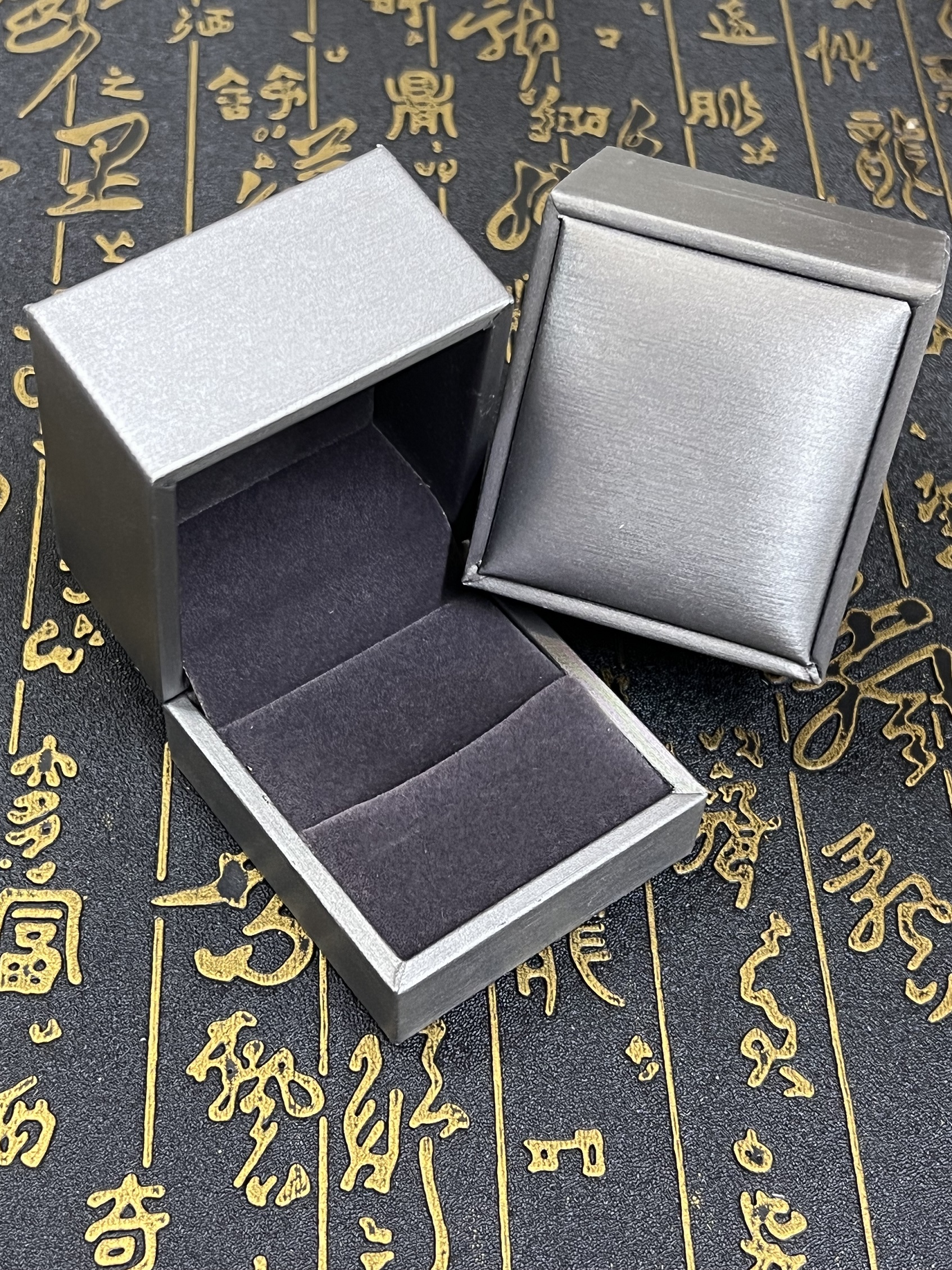 Hộp Nhẫn Chất Liệu Da Cao Cấp Sang Trọng