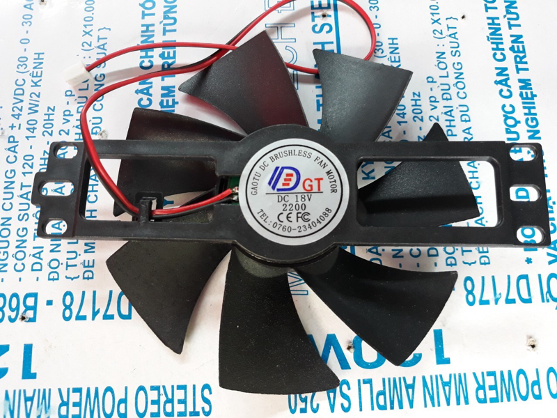 Quạt gió 18v 2200