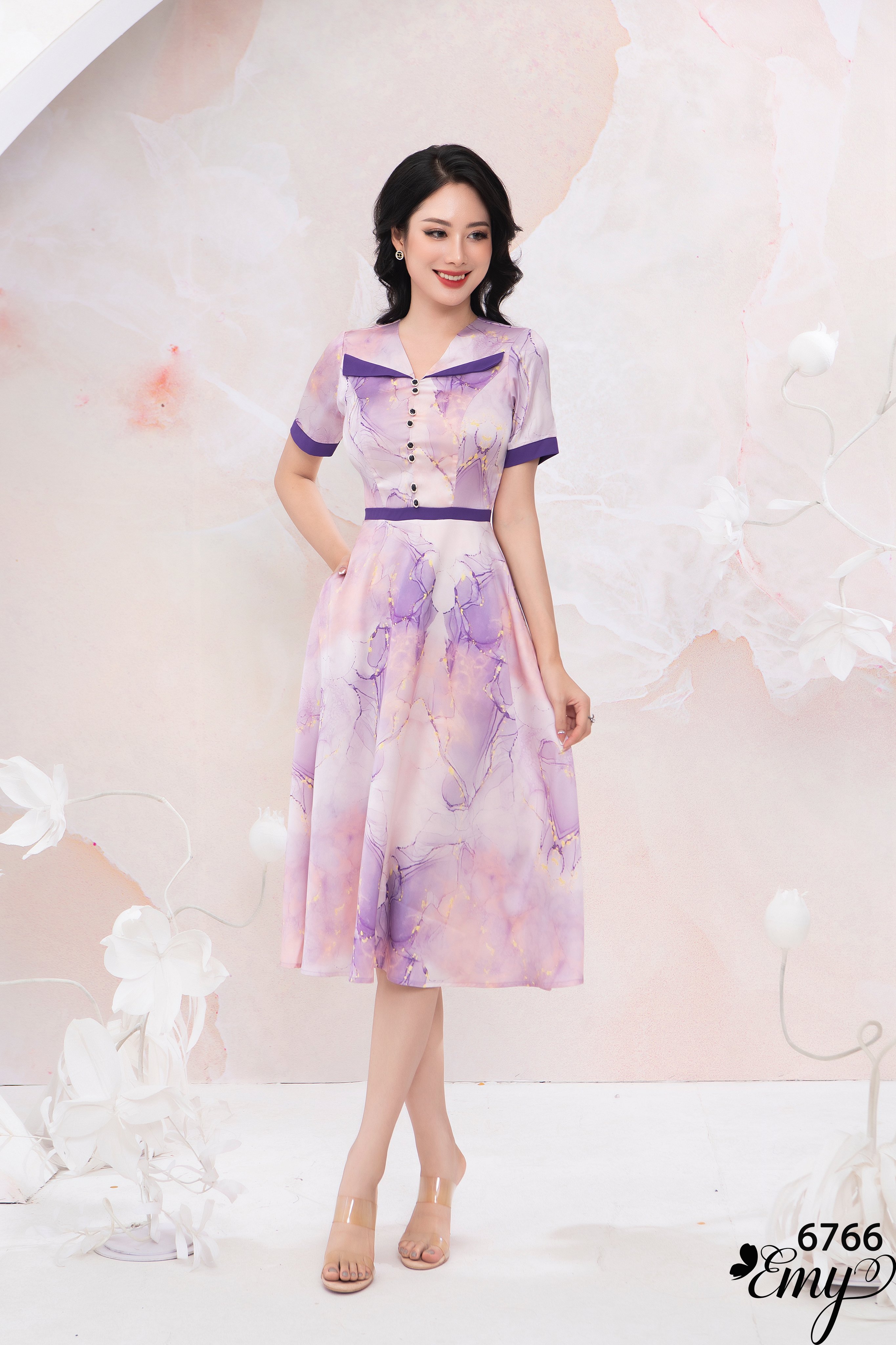 Đầm EMY EM6766 Xoè Cổ V Nền Tím Nhạt
