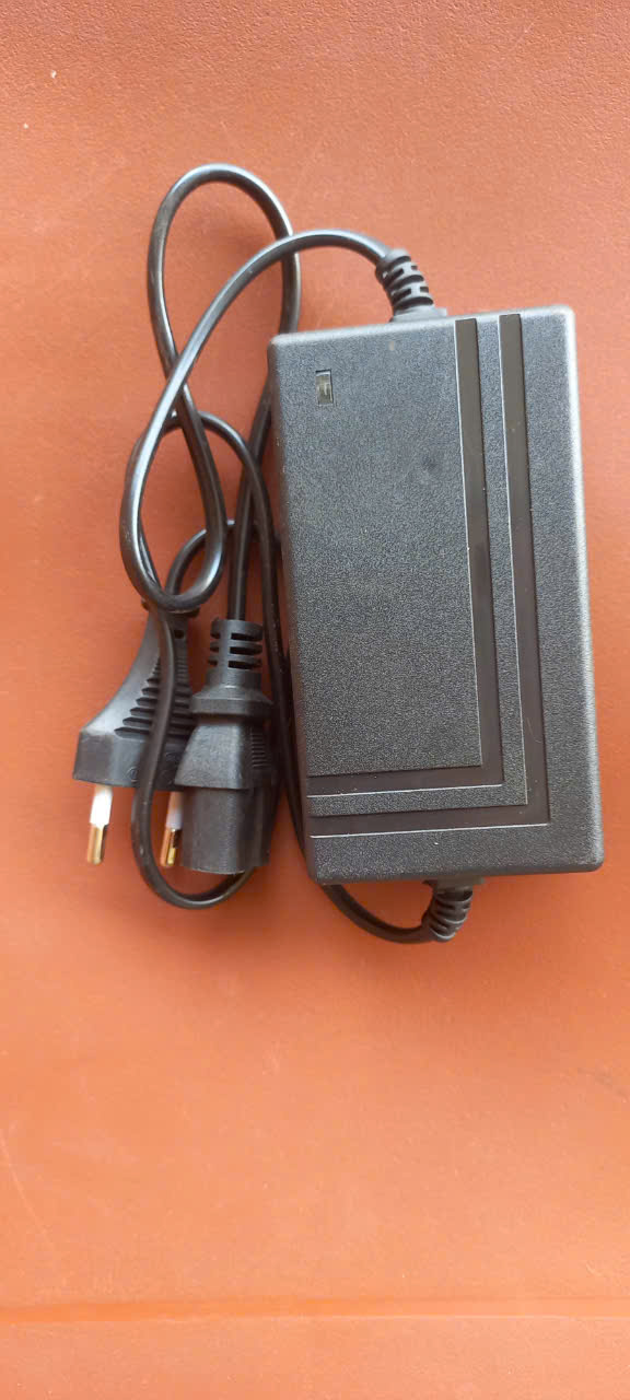 Cục sạc bình phun thuốc 12V 12AH