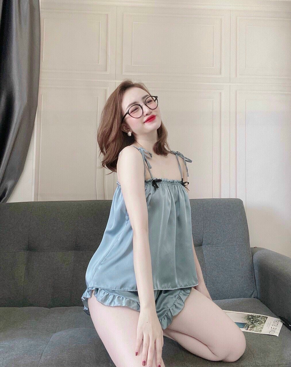 Bộ đồ ngủ lụa 2 dây bánh bèo tiểu thư dễ thương