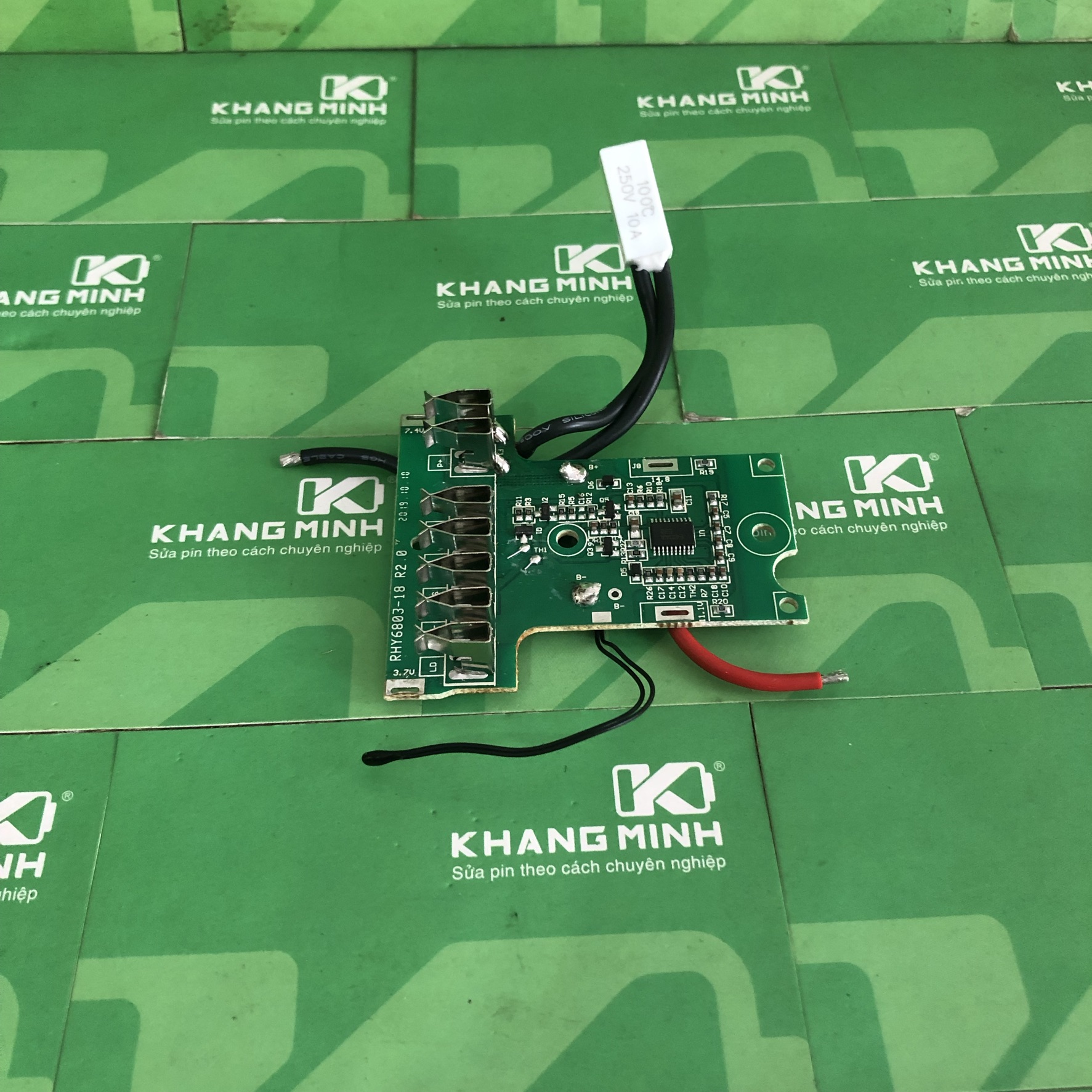 Vỏ mạch Hitachi 18V 5S - 2P Led báo pin, vỏ 2 hàng lắp 10 cell 18650