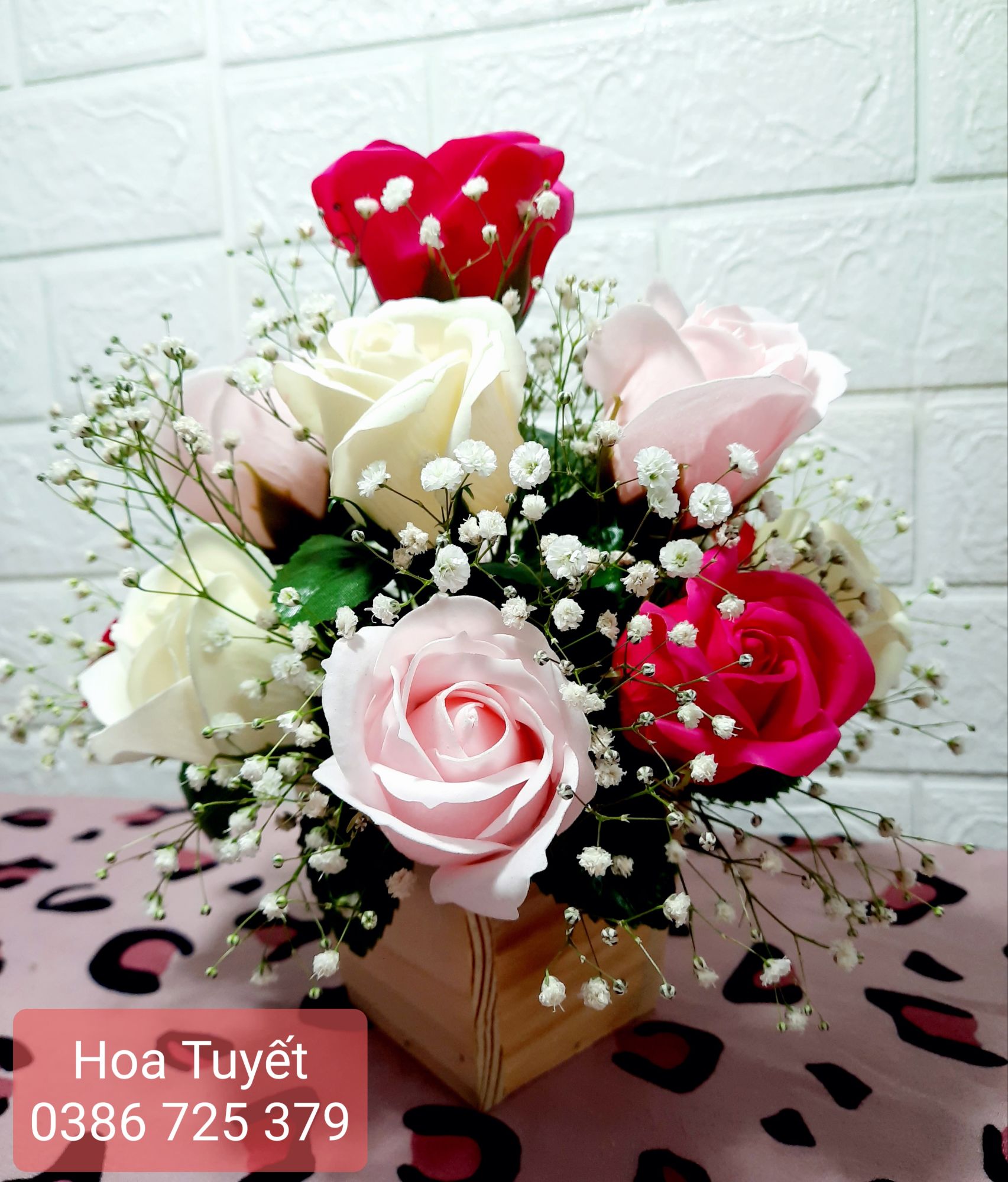 BGHM160001 Bình hoa hồng gỗ 12 bông