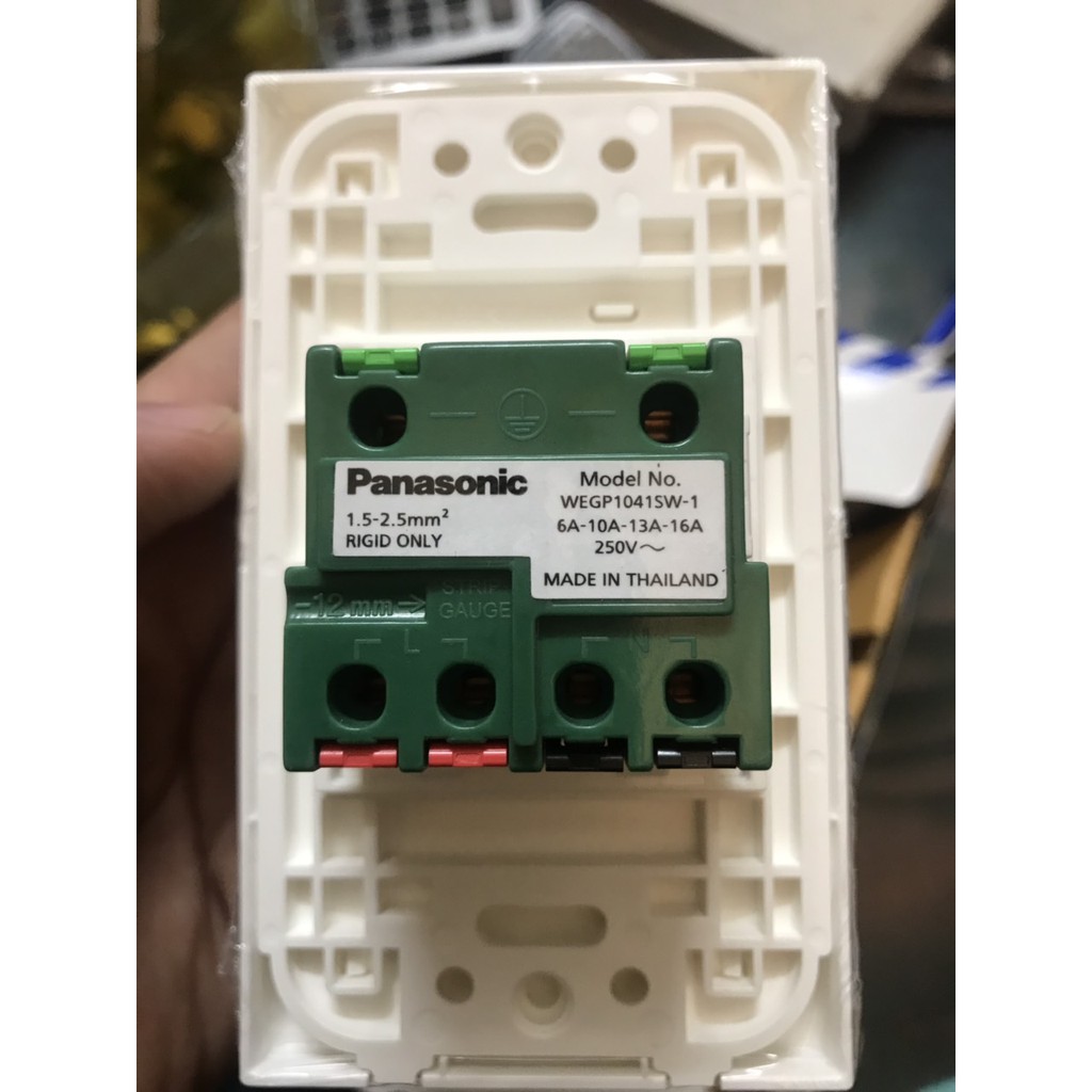 [HCM]Bộ Ổ cắm đa năng Panasonic WEGP1041SW-1 (chữ nhật)