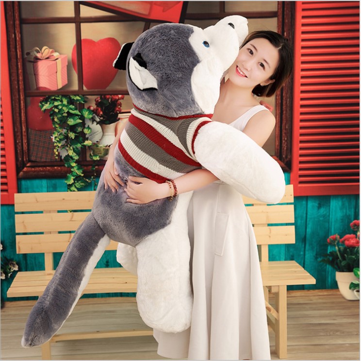 Thú bông chó con husky màu xám mặc áo len
