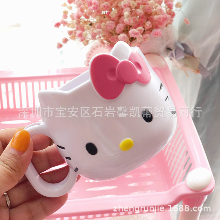 Ly nhựa Hello Kitty 200ml